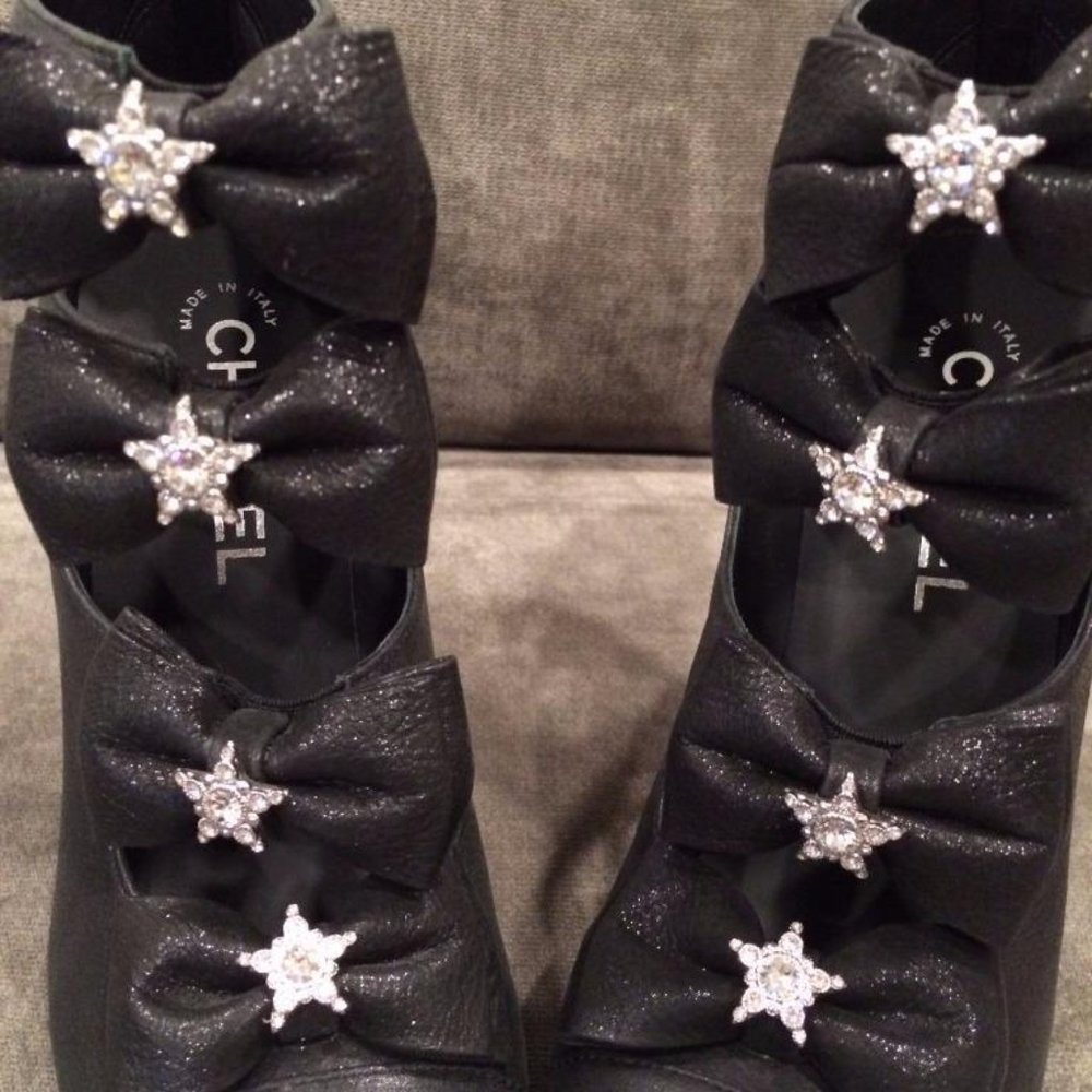 CHANEL Black High Heels with Bow Details - Picture 7 of 11